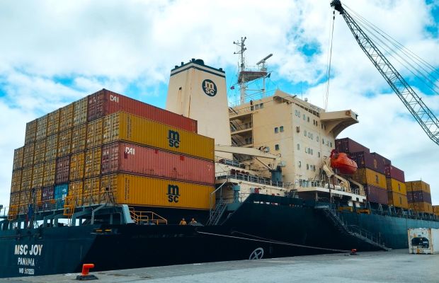 Le porte-conteneurs MSC JOY fait escale à Brest